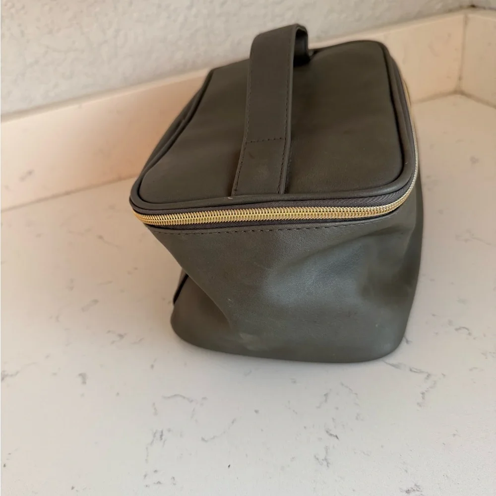 Tender Love + Carry Cosmetic Bag Gray Zip Makeup Travel Case